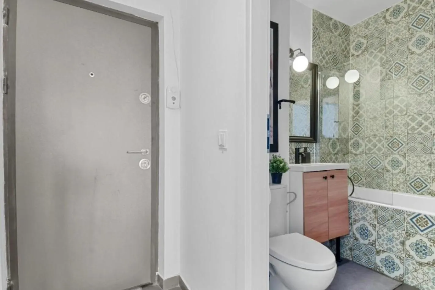 Apartment Serene Retreat - Beautifully Designed Studio Bucharest Romania